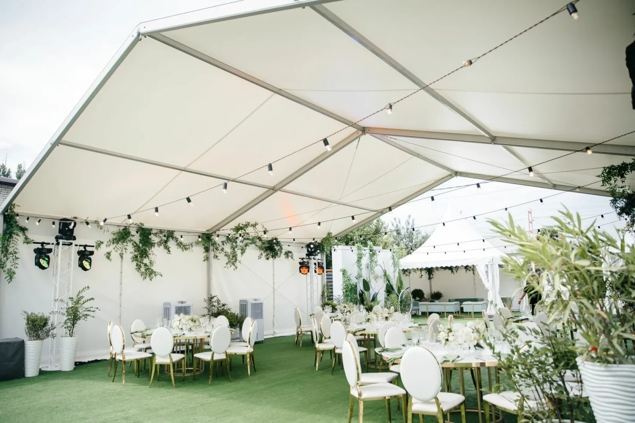 Аренда двухскатного шатра для банкета на 50 человек