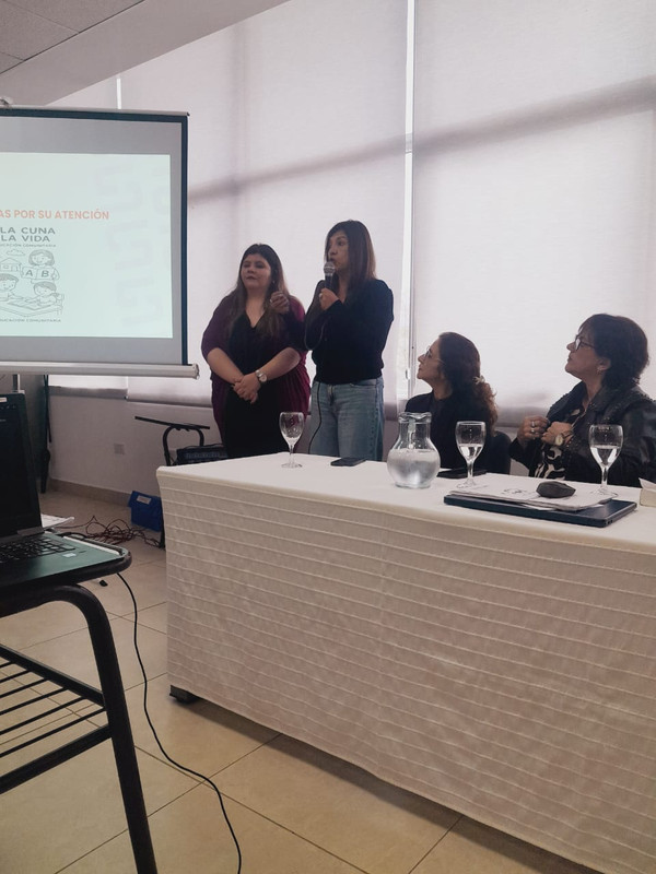 Interacción con los asistentes.