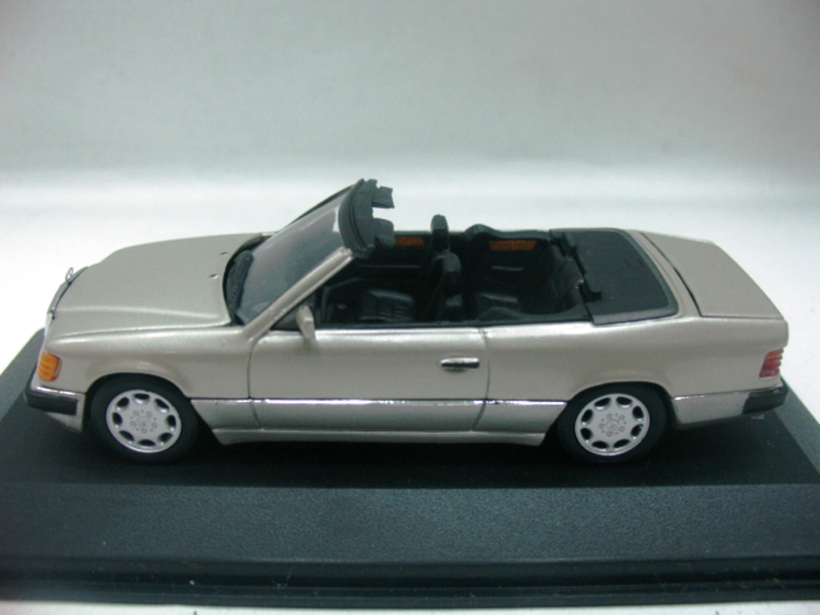 WOW EXTREMELY RARE Mercedes W124 300CE-24 Cabriolet Silver 1