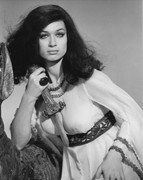 Valerie-Leon-b45