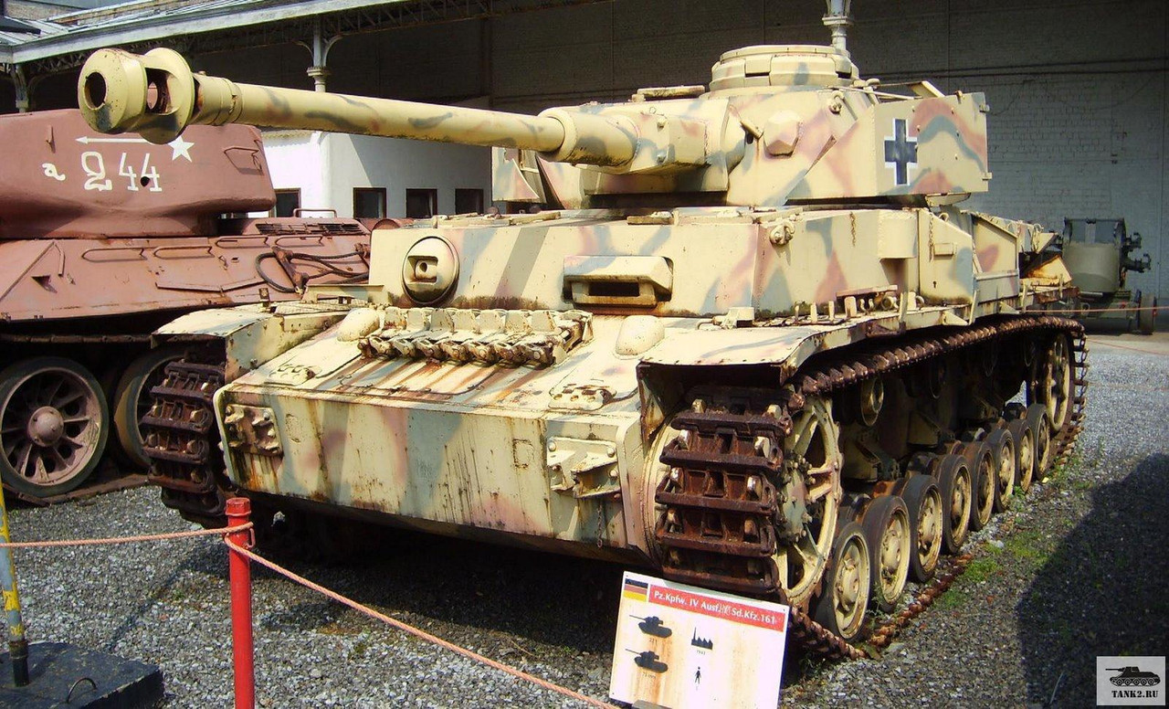 9845Panzerbefehlswagen IV Ausf J Brussels Tank M