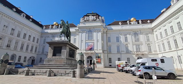 Viena: La ciudad de la música, de las artes y de los sueños - Blogs de Austria - Dia 1: Museo Sisí, biblioteca nacional, Opera y Free tour (15)