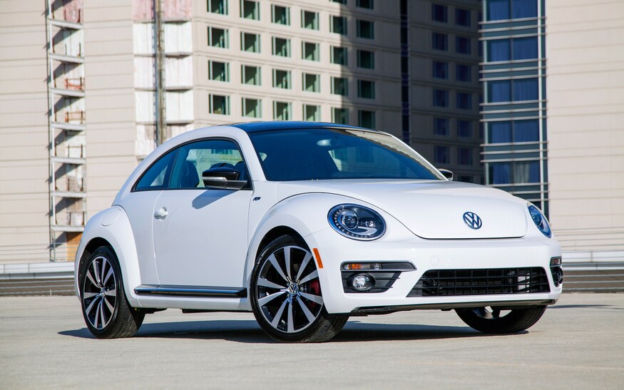 2013-Volkswagen-Beetle-R-Line-front-three-quarter2