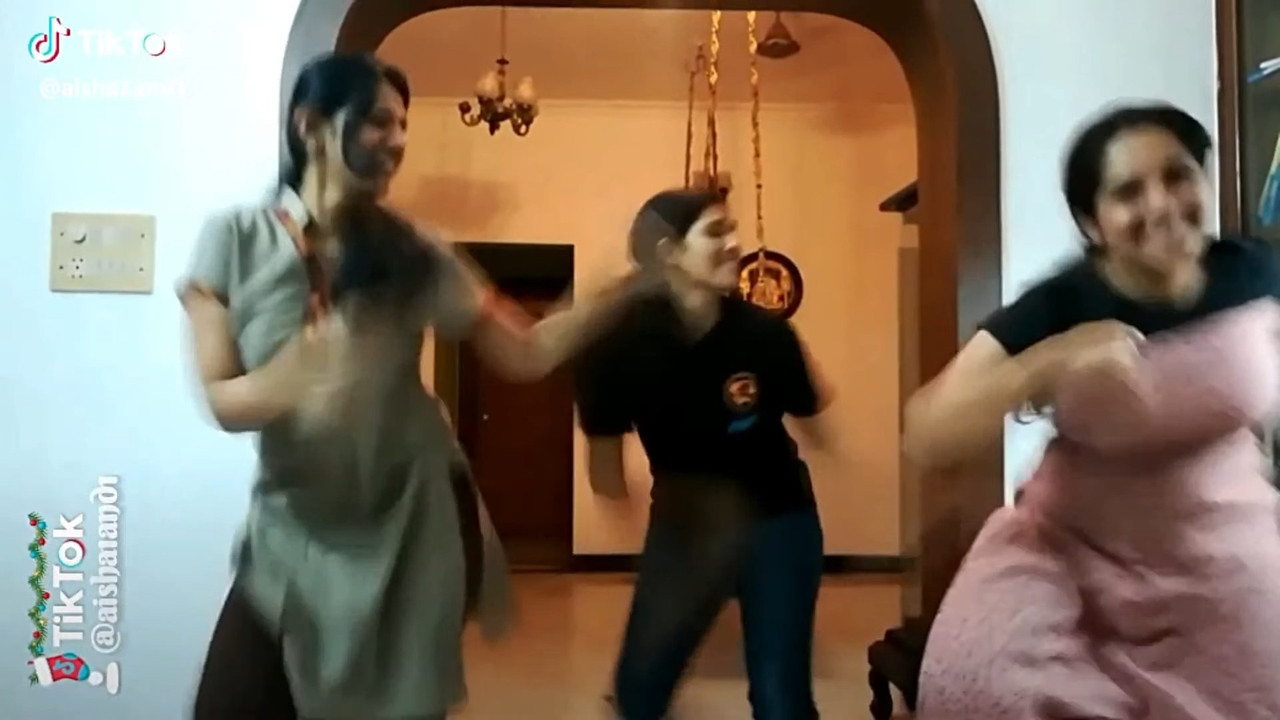 Kerala Girls Bouncing Big Tits.webm_snapshot_00.09.142