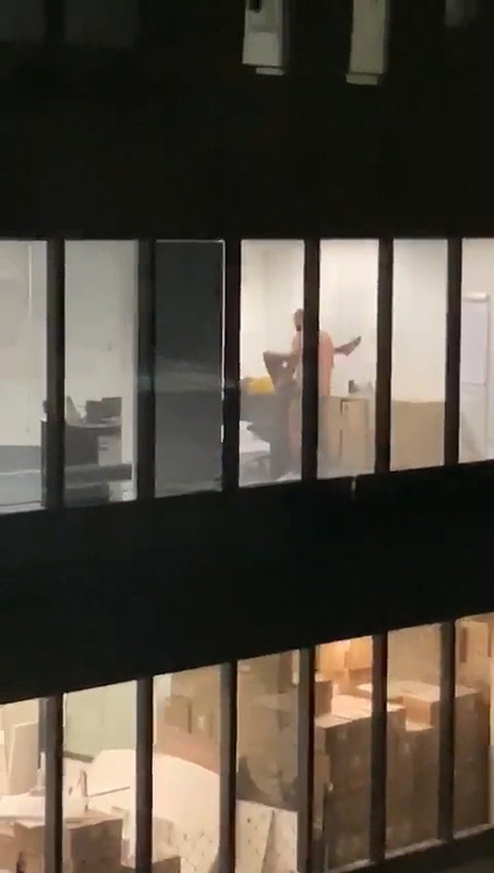 522914550_vf_office-caught_78000