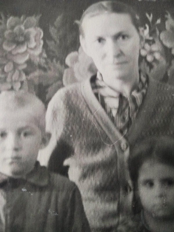 Анна Никитовна Чуреева с младшим сыном (1)