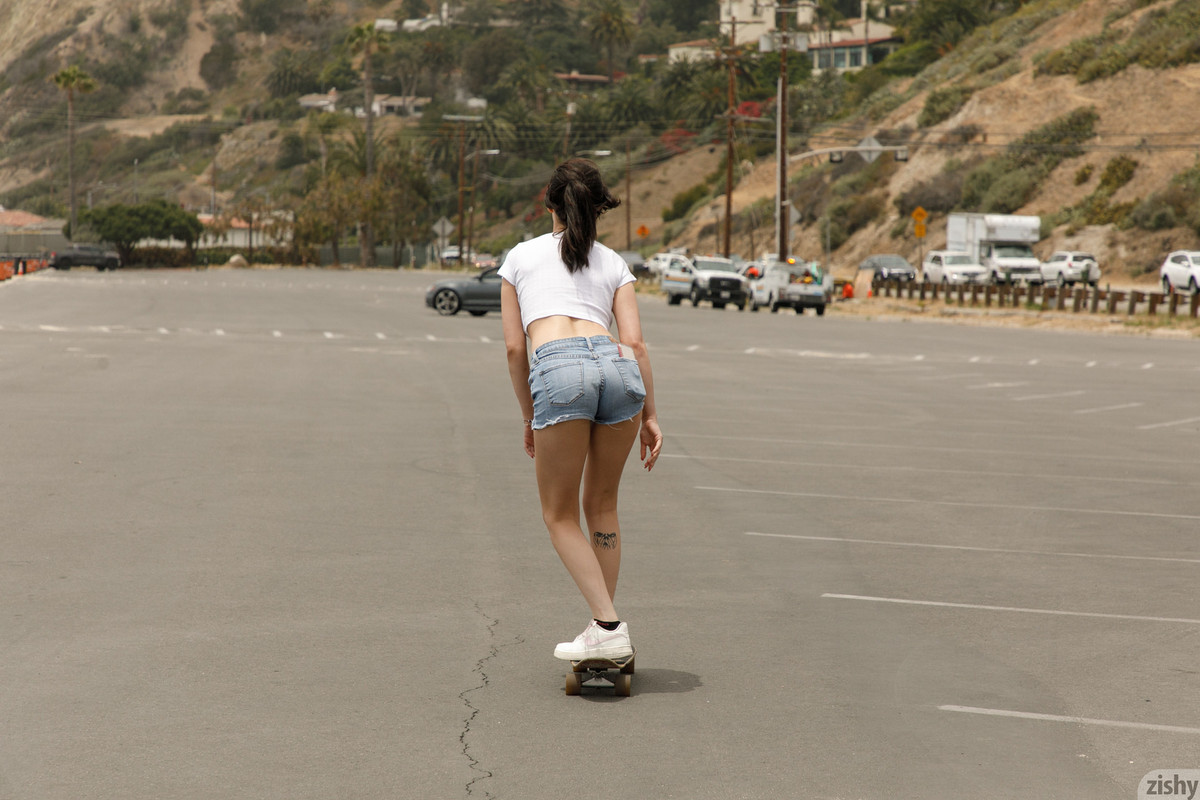 full_006_6306152019144436