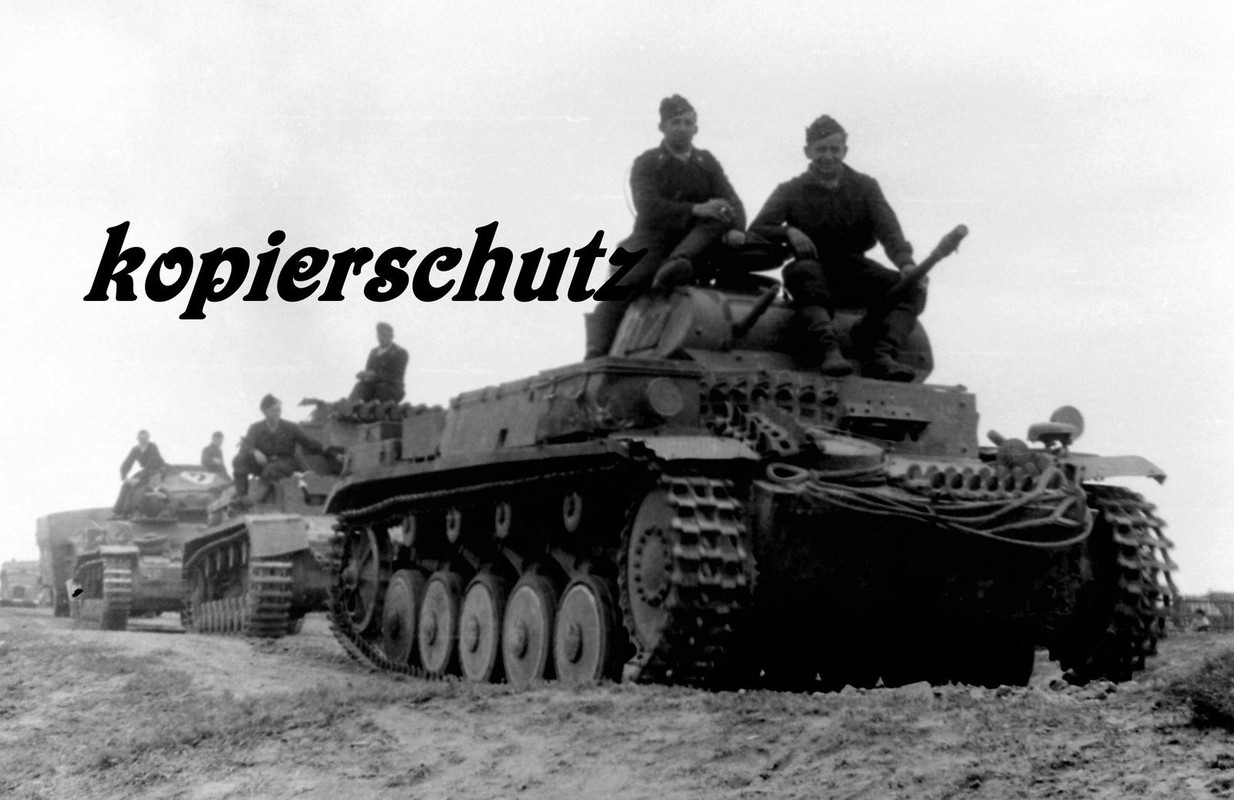 Rußland Briansk Vormarsch Rollbahn Panzer Kolonne Besatzung