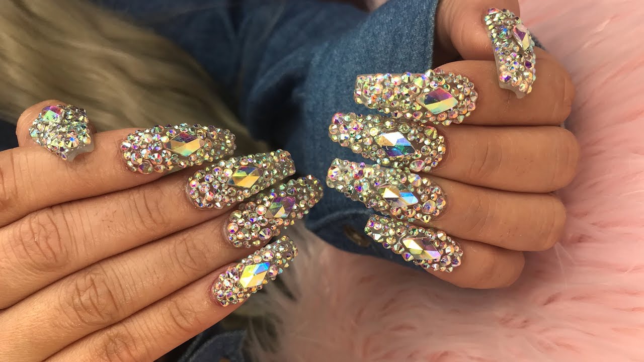 Ideas de uñas de acrílico con piedras