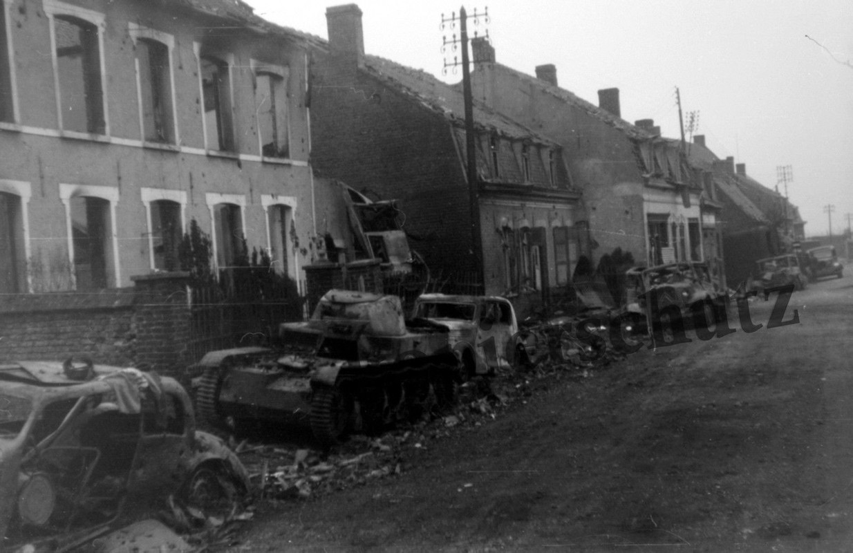 Belgien France Zerstörte Panzer Kfz Renault Ruin
