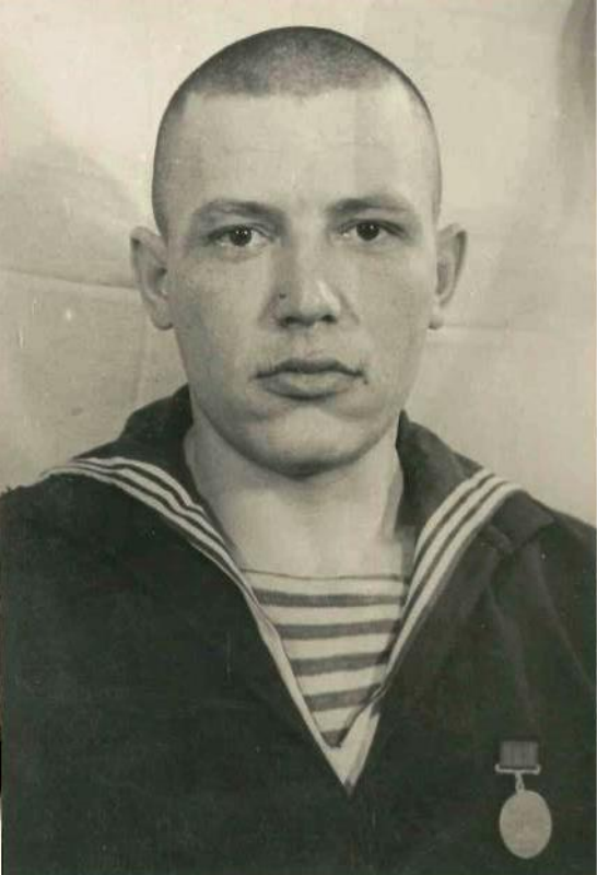 Щ-320 Шаляпин Анатолий Иванович, старшина 1 статьи, старшина группы радистов