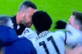 DD093935-FDC9-4394-AED0-21CB38A51F86