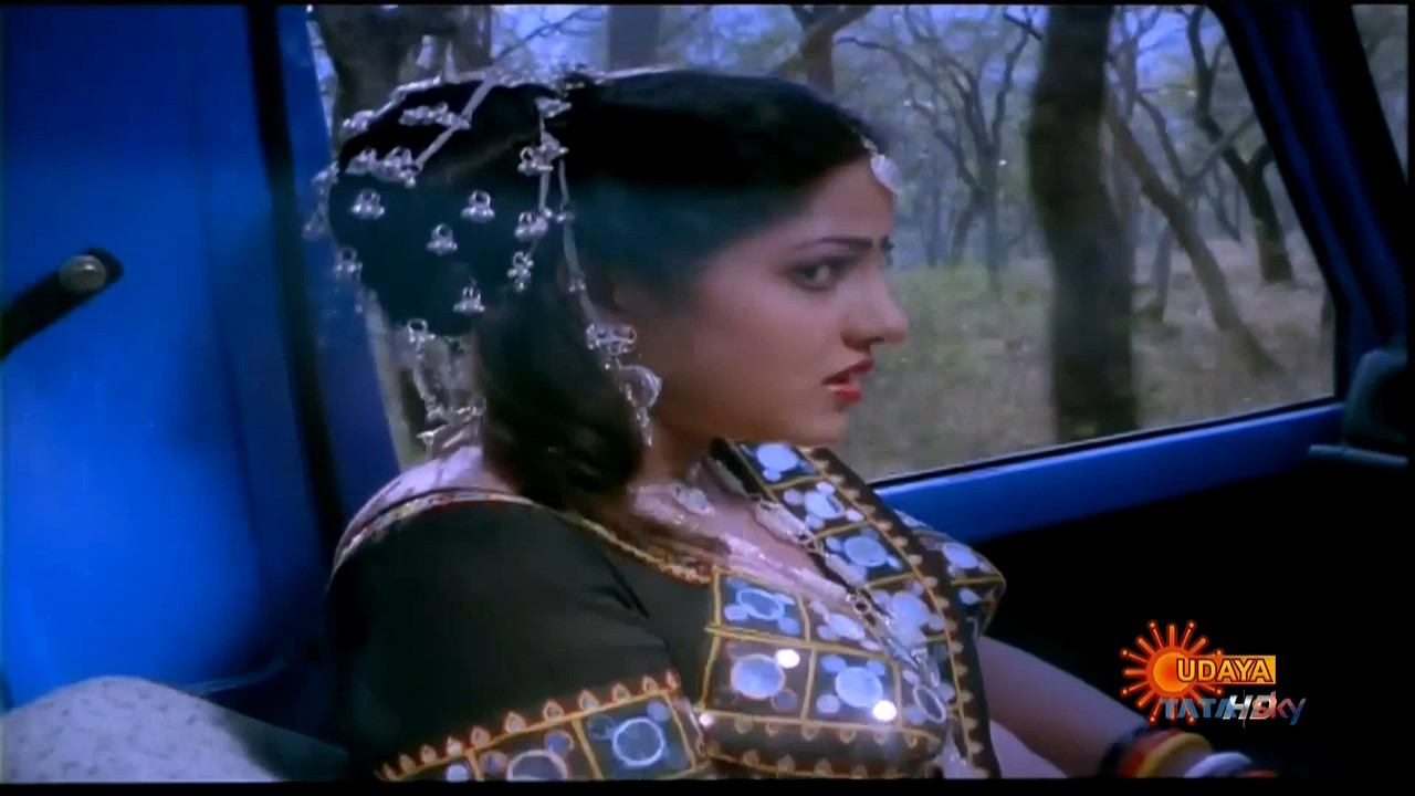 Jayamalini Hot Jungle Song~HDTV.mp4_20201018_181435.344