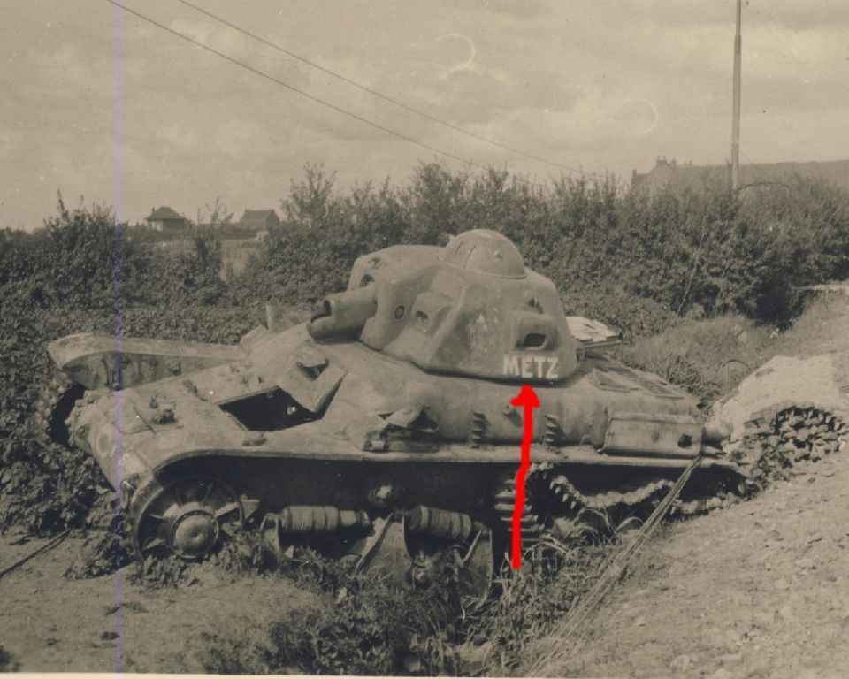 Foto FRANKREICH - zerstörter französischer PANZE