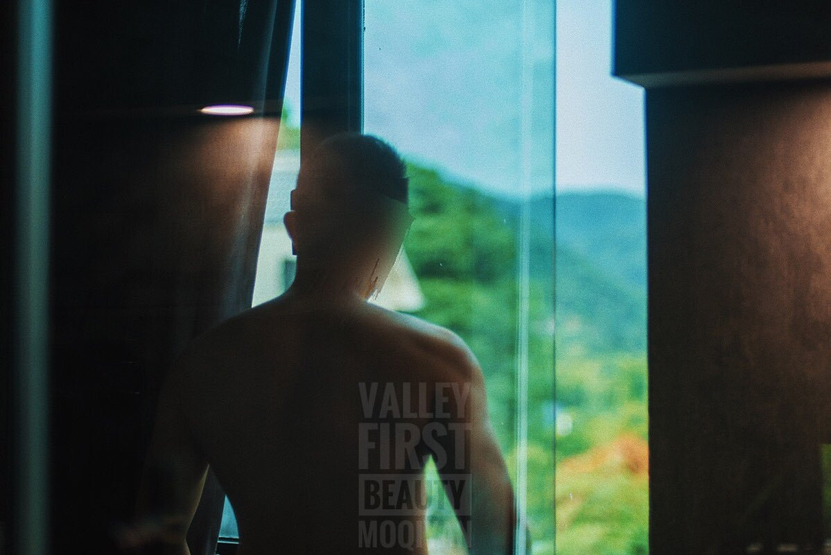 Moqiyan asian hunksex icondesirable man