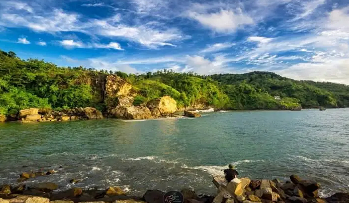 Viral! Pantai Logending Jadi Wisata Favorit Untuk Healing dan Fotografi Alam