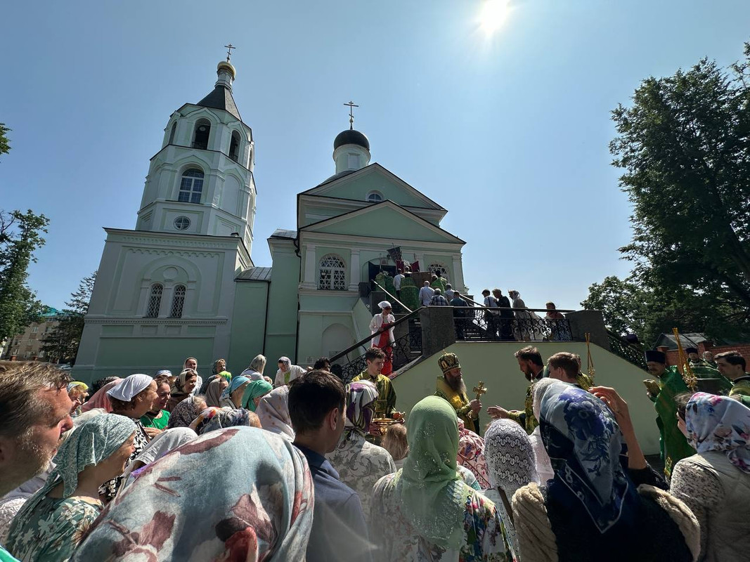 photo-5348229122956064479-y