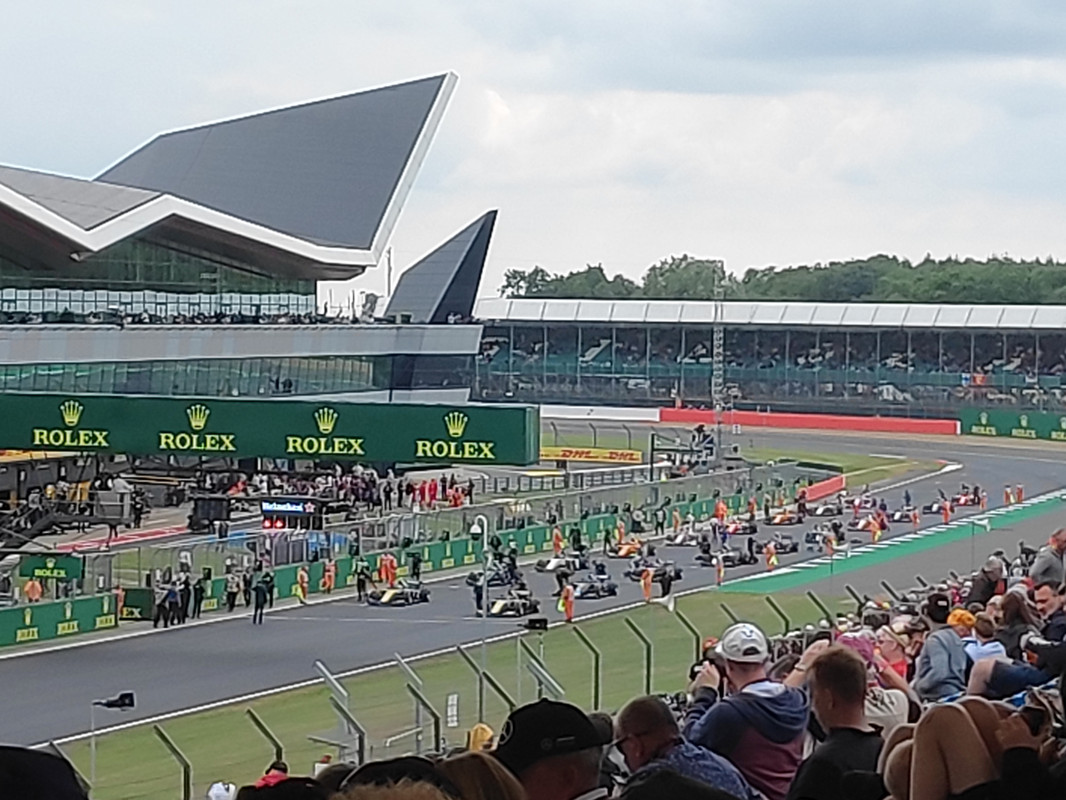 F2 Feature Race