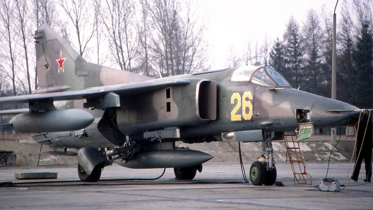 19 GvAPIB Mig-27D Yellow 26_61912558147 (2)