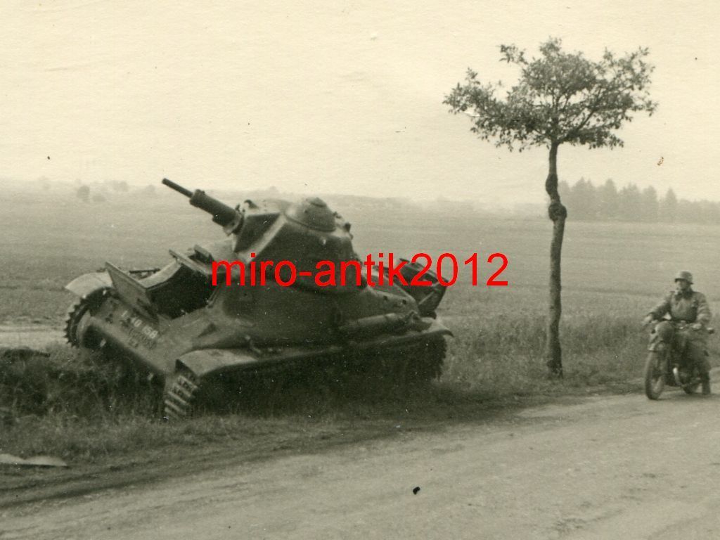 Wehrmacht, zerstörter Panzer, Hotchkiss H35, Str