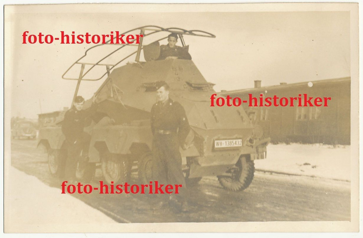 Kameraden mit Panzerspähwagen SdKFZ 263 FUNK Psw