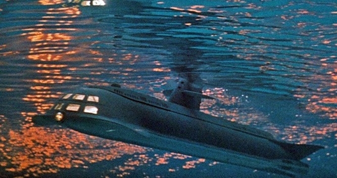 WALTER-PIDGEON-VOYAGE-BOTTOM-SEA-3-A-FOTOR.jpg