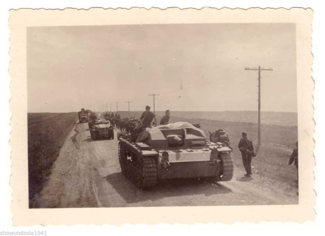 Original Foto Soldaten mit Stug, Sturmgeschütz K