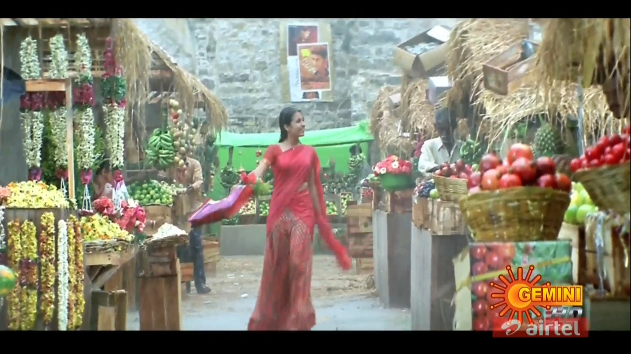 Trisha Hot & Sexy Compilation - Varsham.mp4_20200714_181111.424