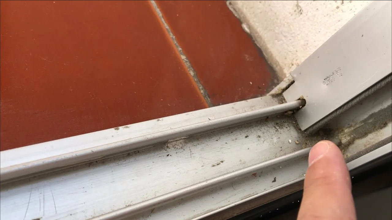 Elimina el óxido de tus puertas y ventanas con estos trucos efectivos