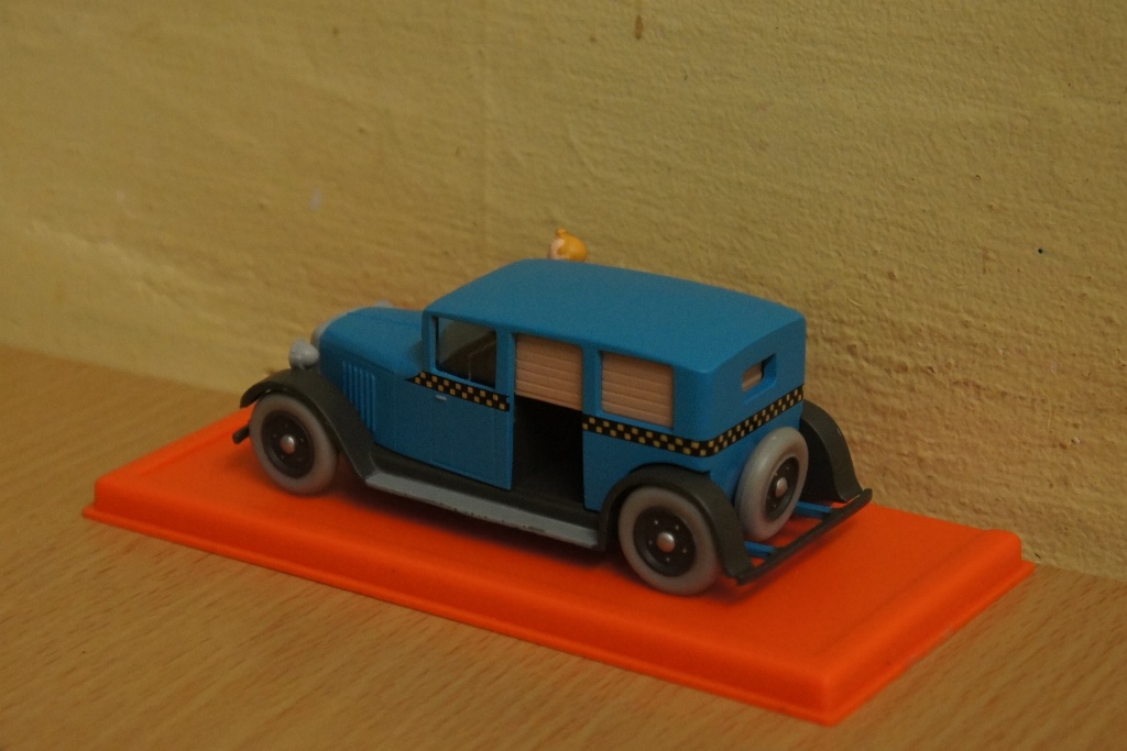 Model car DieCast 1/43 Tintin Comic Collection Taxi Checker Atlas display case 