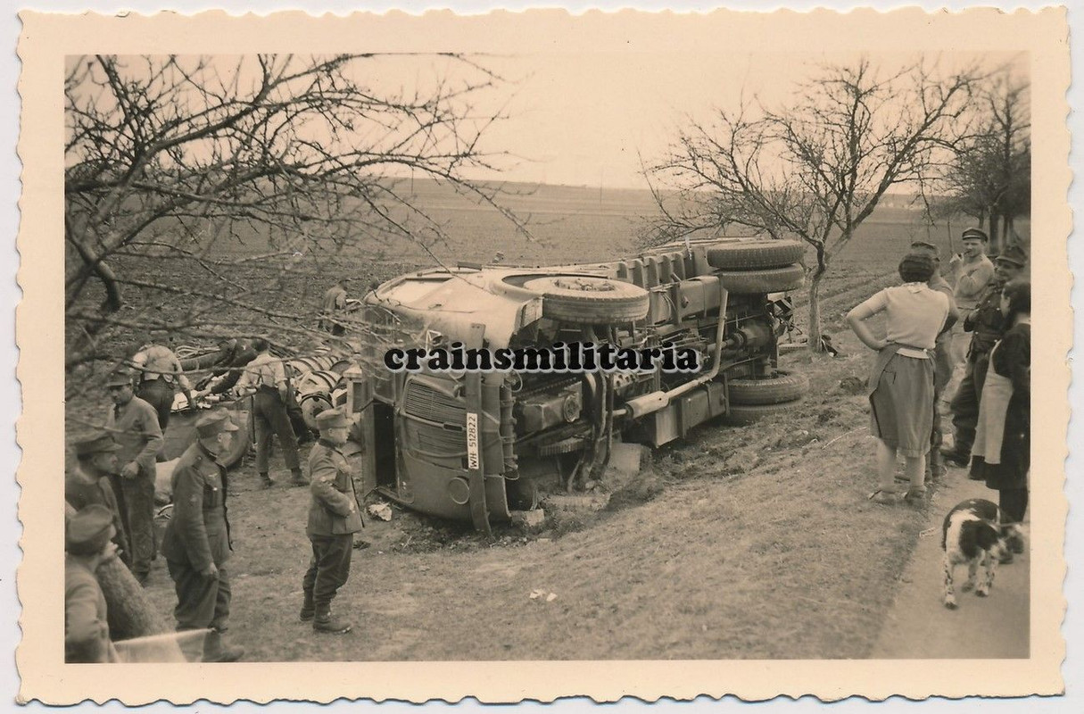 Orig. Foto Unfall französische Beute Lkw Renault