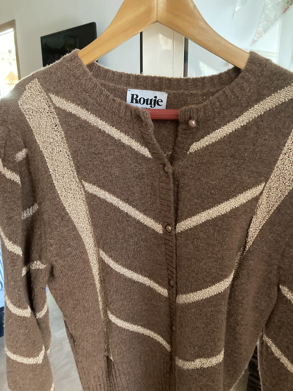 7B423B51-4F93-474A-86BD-70DF4326F15E