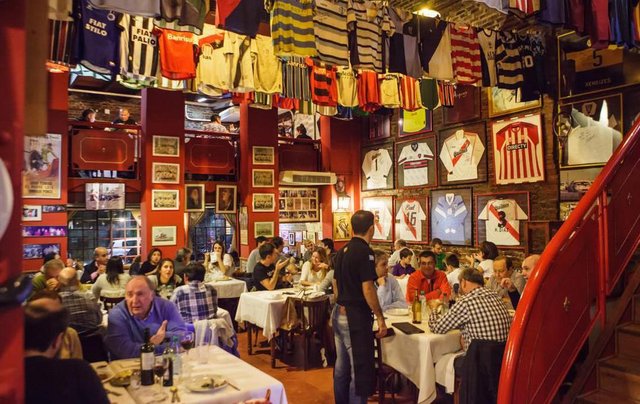 Los bodegones para comer en Buenos Aires, íconos de cultura gastronómica y tradiciones sociales Bodegones