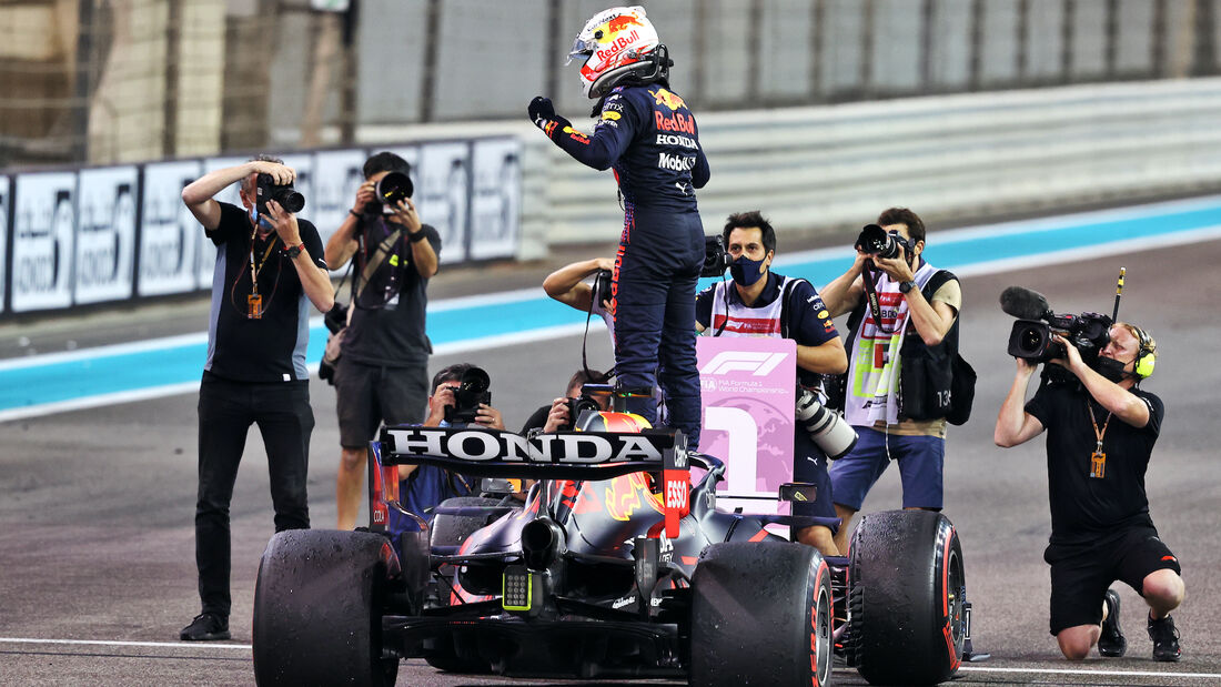 Max-Verstappen-Red-Bull-Formel-1-GP-Abu-Dhabi-12-Dezember-2021-169Gallery-9da1e8d9-1859157