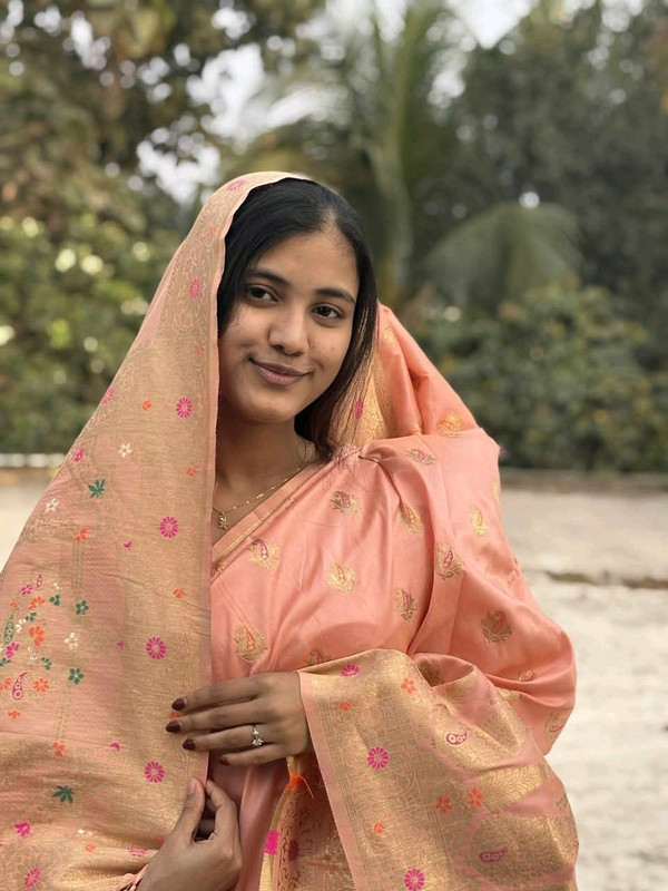 উওরা ইউনিভার্সিটির ছাএী