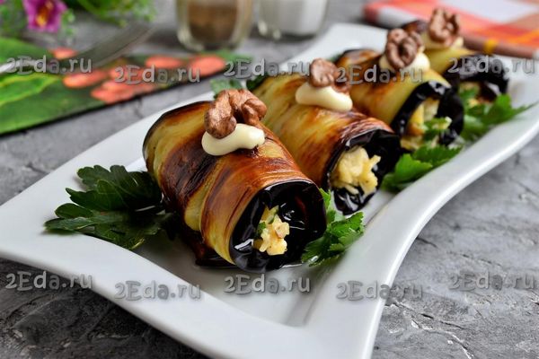 Рулетики из баклажанов с сыром и орехами Рулетики из баклажанов с сыром и орехами