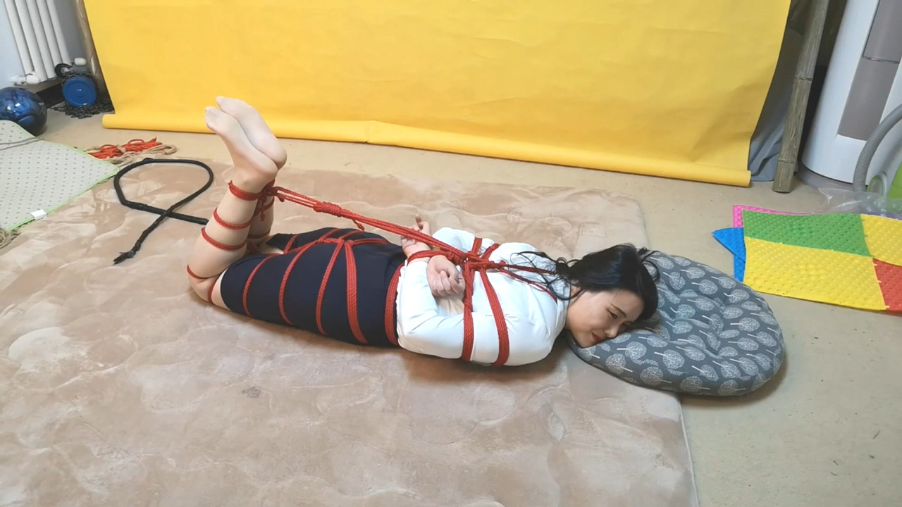束缘阁 佳婉 蛇鞭.mp4_20210503_082132.824