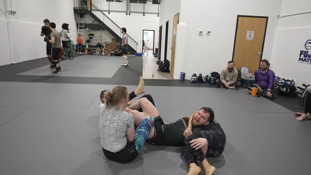 legins jiujitsu905one guys versus 3 gals