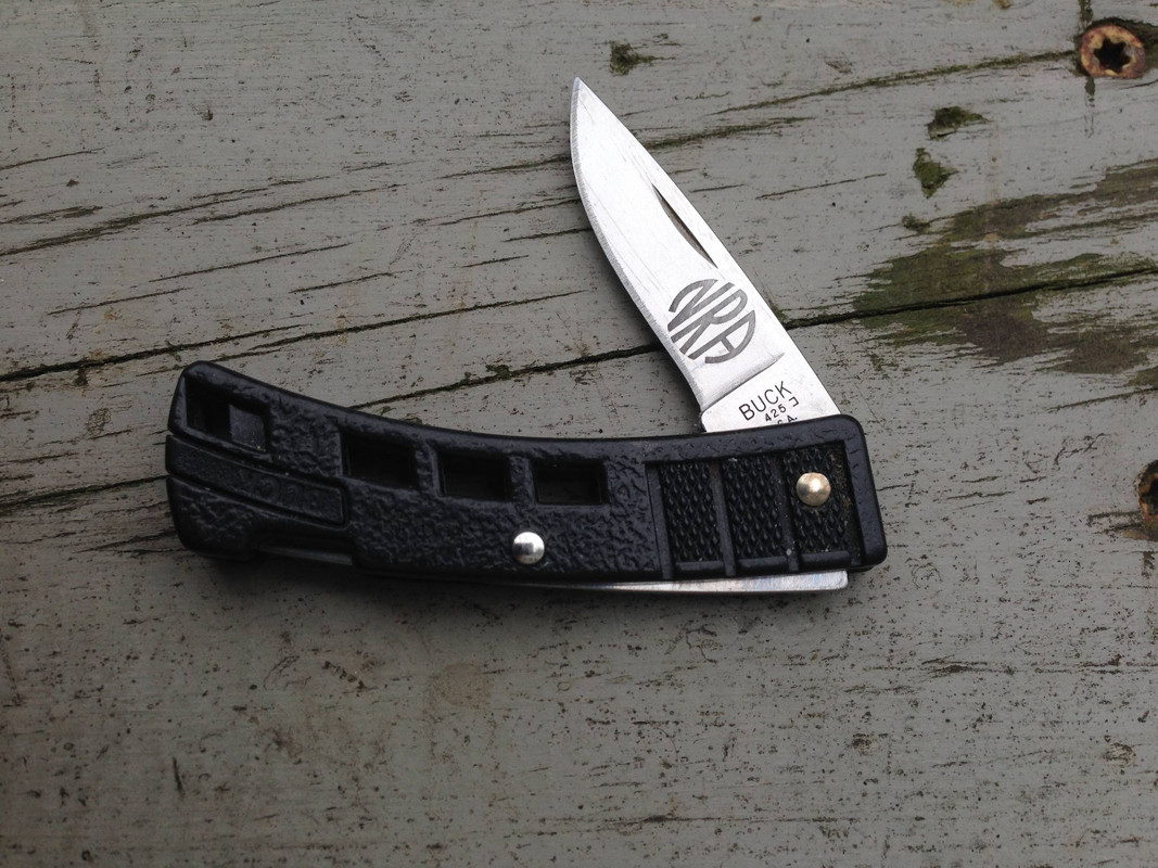 Buck_425_Bucklite_-_2000_-_NRA.jpg