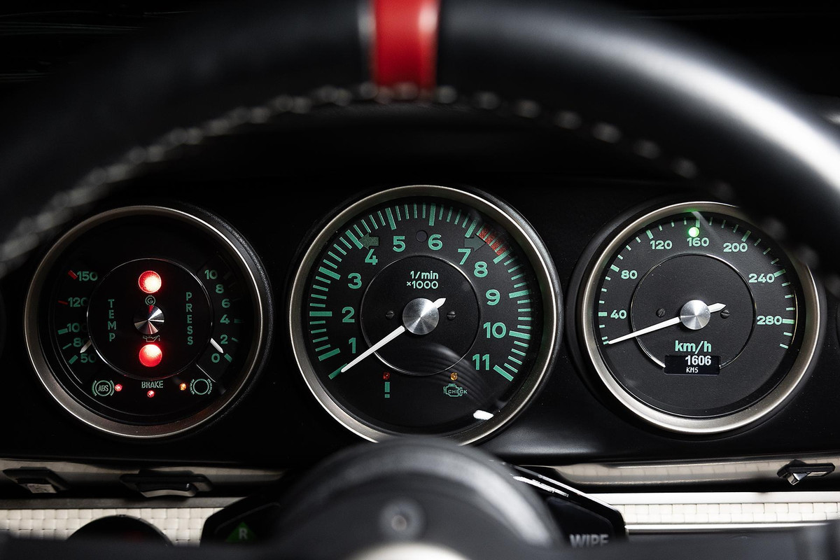 1992-porsche-911-carrera-2-targa9.jpg