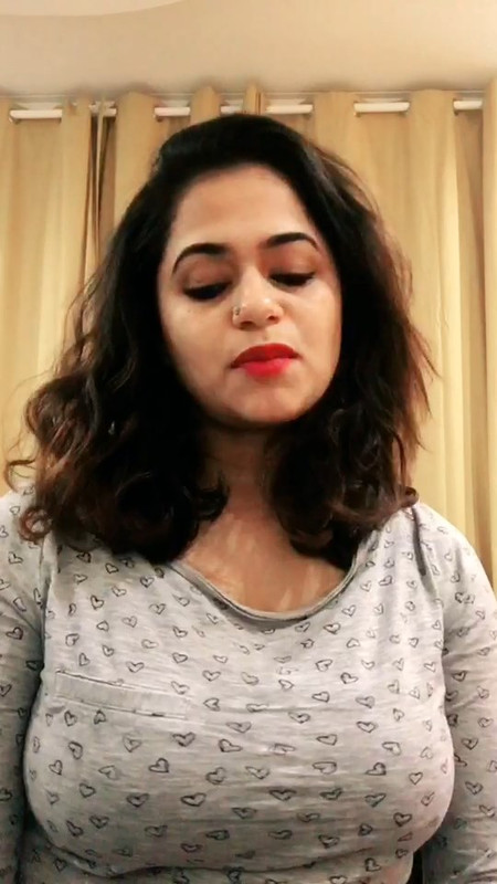 Desi girl huge tits in grey tight tshirt.mp4_snapshot_00.01.215