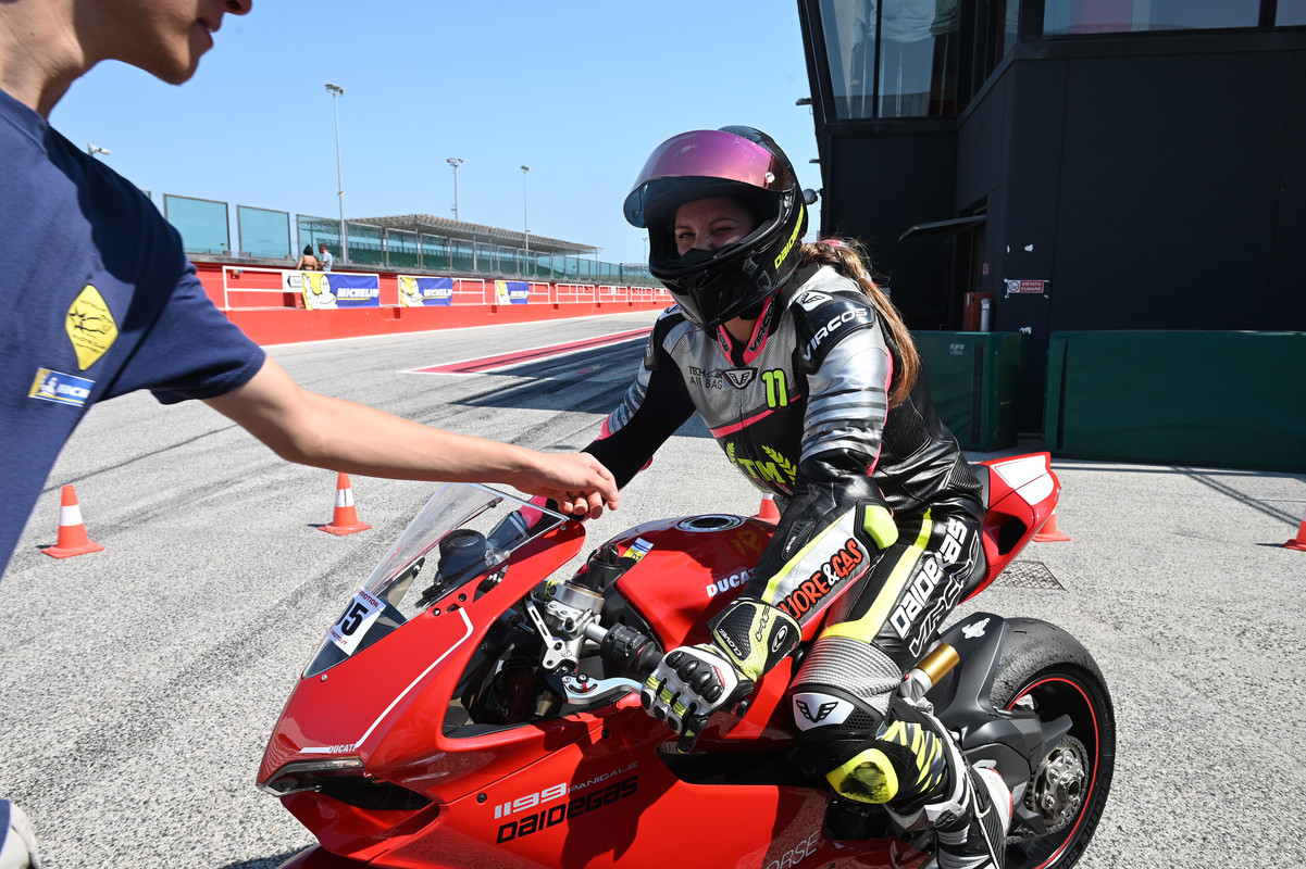 9FF6170F-5971-4C03-BF0B-9E11C38E31EC