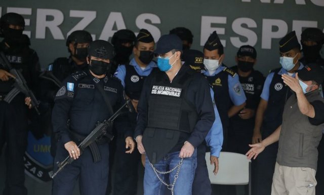 Detienen al expresidente hondureño Juan Orlando Hernández Detienen al expresidente hondureño Juan Orlando Hernández