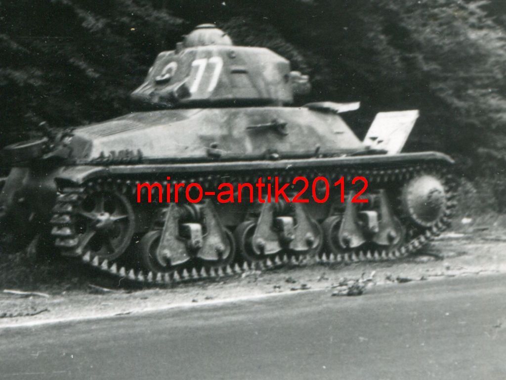 Wehrmacht, zerstörter Panzer, Hotchkiss, No.77, 