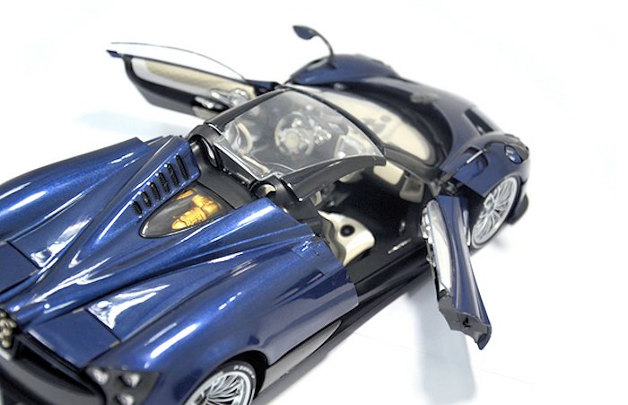 lcd_Pagani-Huayra-Roadster7