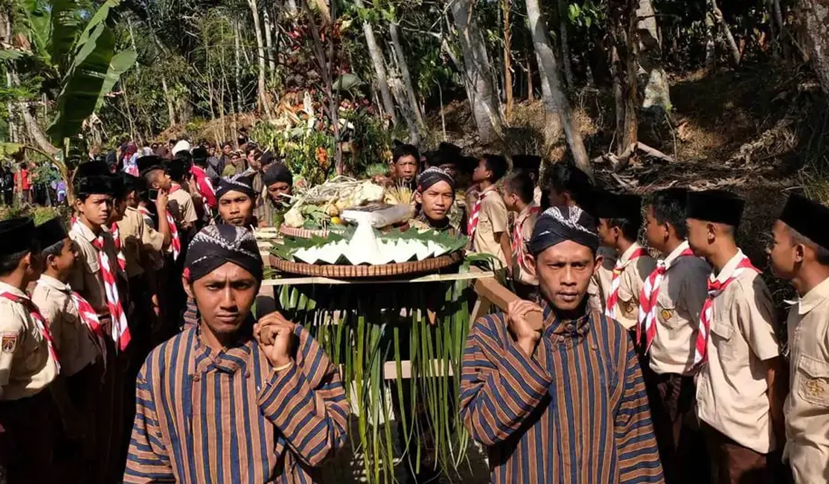 Peranan Adat Istiadat dalam Sistem Hukum Adat di Indonesia