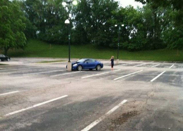 Вождение — точно не их конек: 20 автоледи, которым пришлось непросто