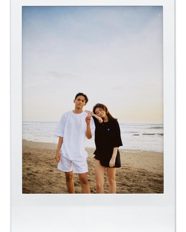 Gaya liburan Livy Renata.