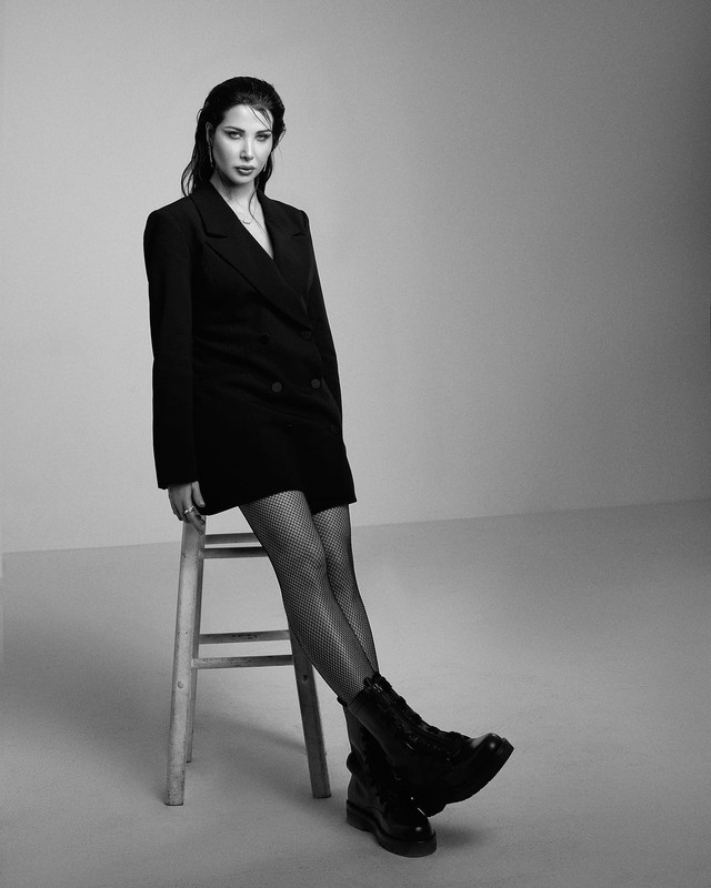 Nancy_Ajram_in_a_new_photo_session_in_black.._Phot