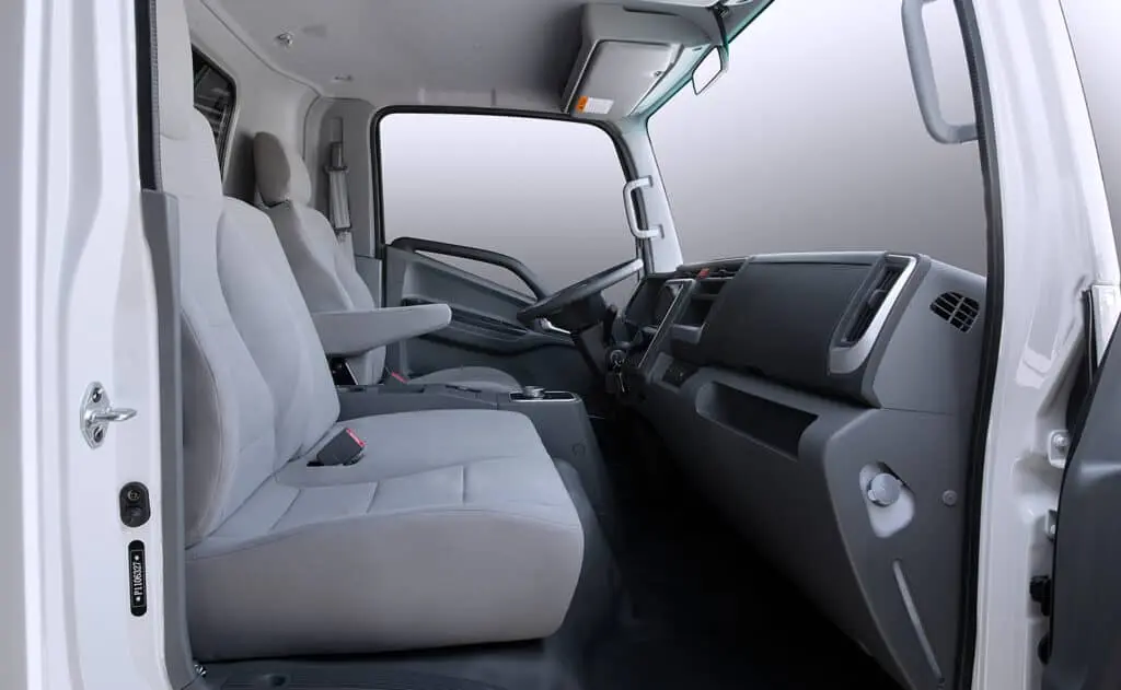 Intérieur spacieux camion iJAC N75